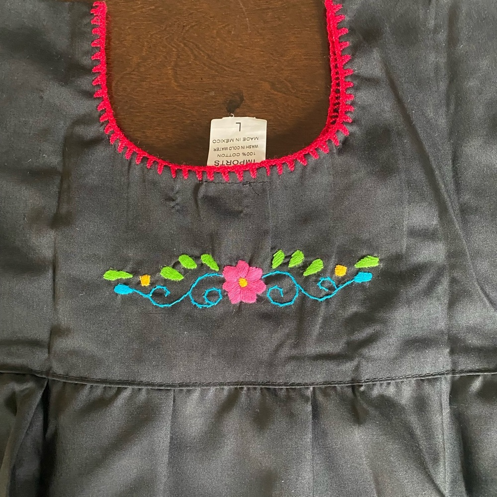 🇲🇽 NWT Traditional Mexican blouse. - Picture 3 of 5